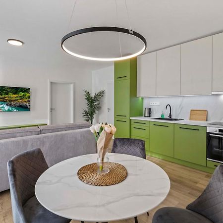 2 Bedroom Apt Steps To Nivy Station Bratislava Luaran gambar