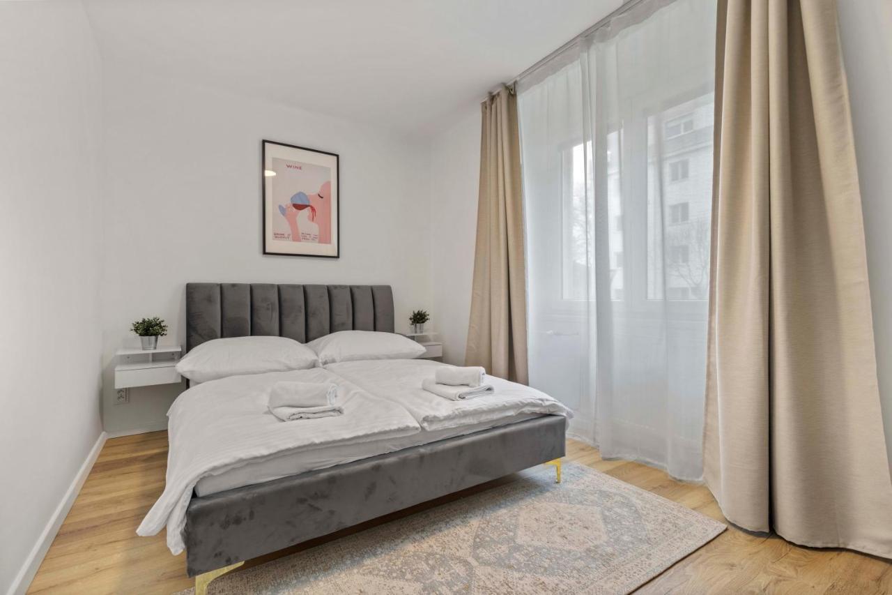 2 Bedroom Apt Steps To Nivy Station Bratislava Luaran gambar