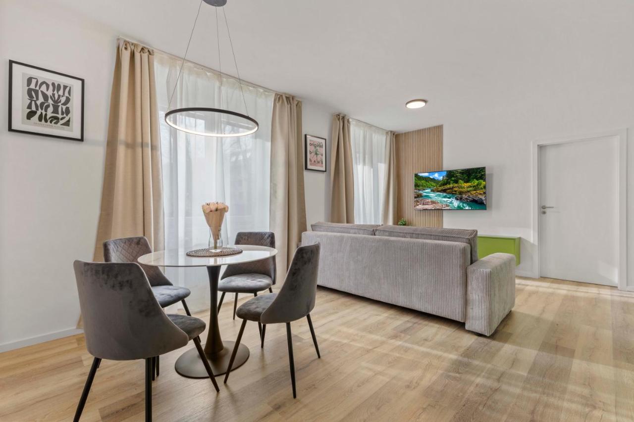 2 Bedroom Apt Steps To Nivy Station Bratislava Luaran gambar