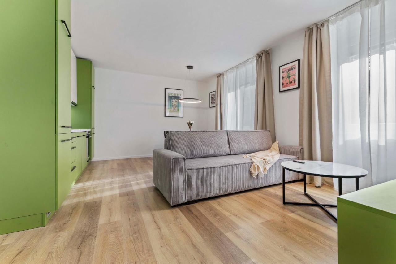 2 Bedroom Apt Steps To Nivy Station Bratislava Luaran gambar
