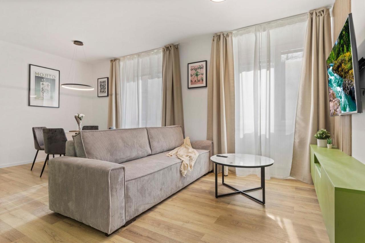 2 Bedroom Apt Steps To Nivy Station Bratislava Luaran gambar