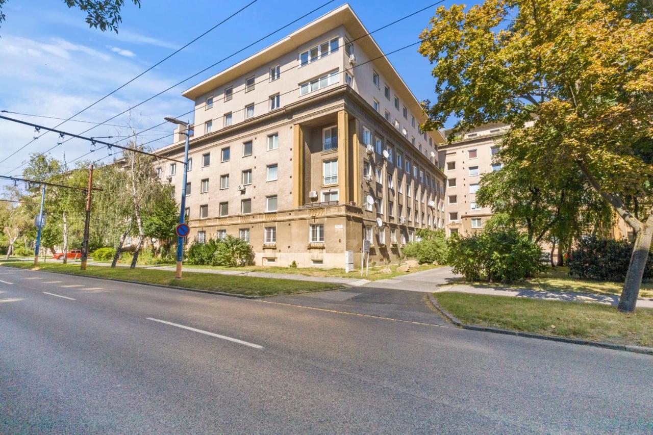 2 Bedroom Apt Steps To Nivy Station Bratislava Luaran gambar