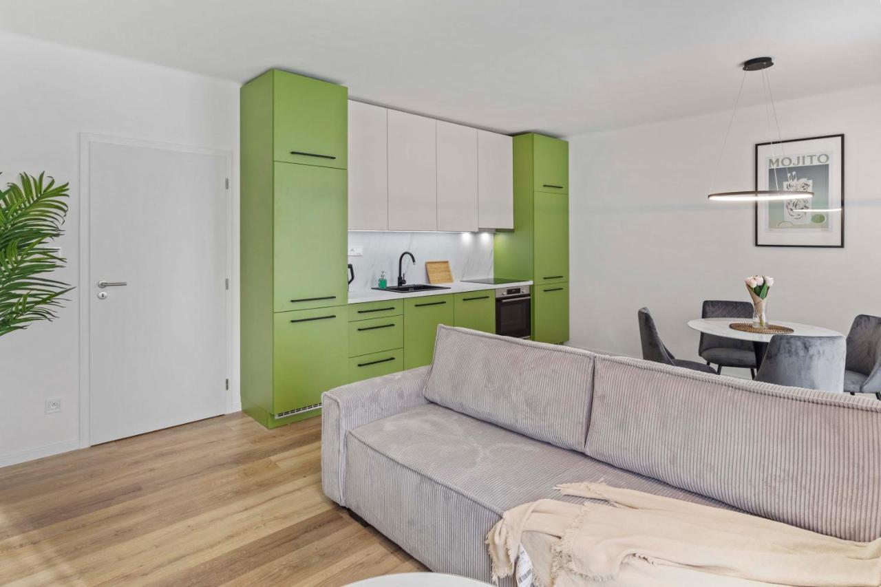 2 Bedroom Apt Steps To Nivy Station Bratislava Luaran gambar